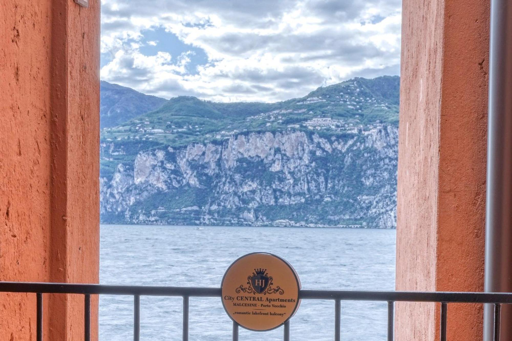 City Central Apartment Romantic Lakefront Balcony - Malcesine - Porto Vecchio 11 Exterior photo