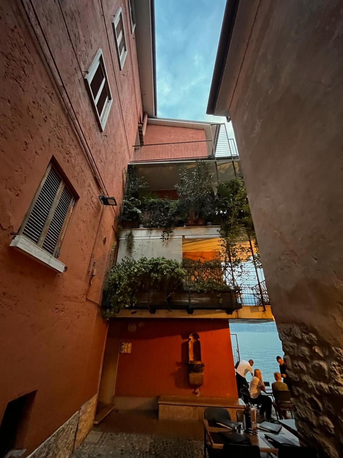 City Central Apartment Romantic Lakefront Balcony - Malcesine - Porto Vecchio 11 Exterior photo